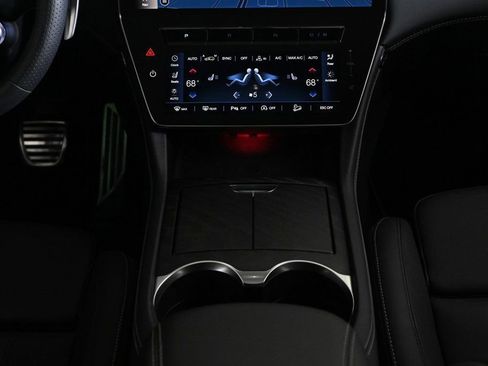 Used 2025 Maserati Grecale Modena image 14