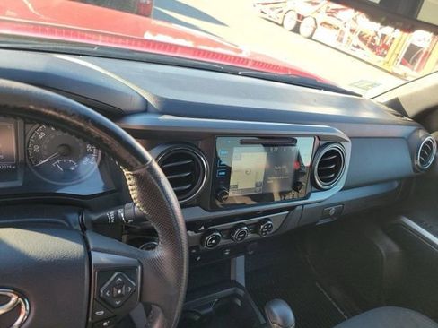 Used 2017 Toyota Tacoma TRD Off-Road image 13