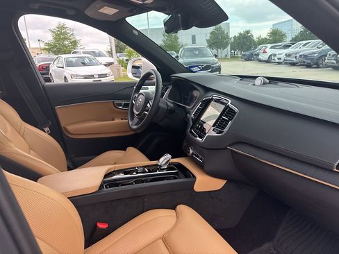 Used 2024 Volvo XC90 T8 Ultimate w/ Lounge Package image 14