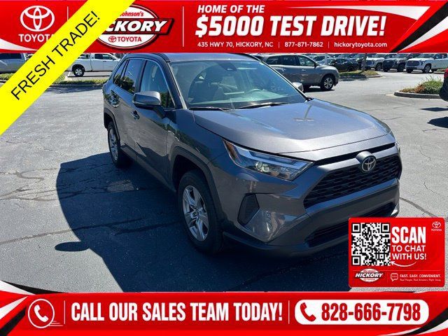Used 2025 Toyota RAV4 XLE AWD/4WD image 1