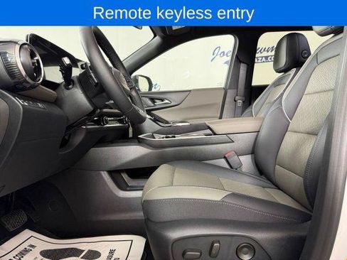 New 2026 Chevrolet Equinox LT w/ Convenience Package II AWD/4WD image 13