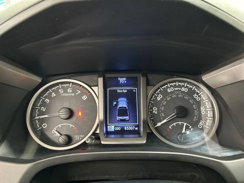 Used 2019 Toyota Tacoma SR5 AWD/4WD image 16