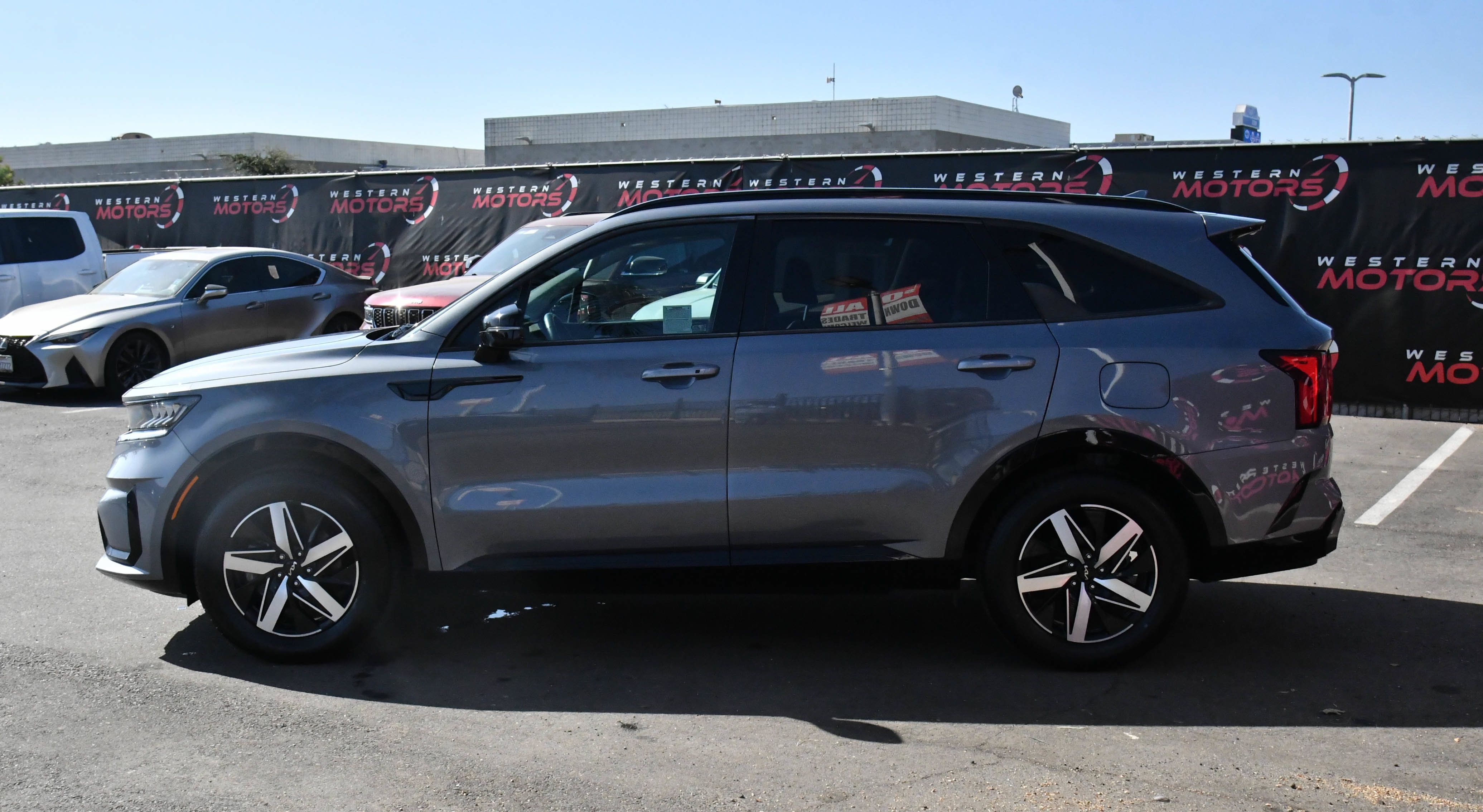 Used 2022 Kia Sorento S w/ Panoramic Sunroof Package FWD image 4