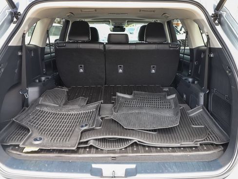 Used 2023 Toyota Highlander XLE FWD image 26