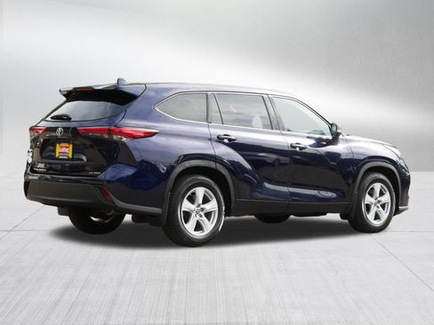 Used 2020 Toyota Highlander LE AWD/4WD image 7