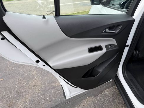 Used 2020 Chevrolet Equinox LS FWD image 13