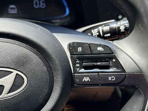 Used 2025 Hyundai Elantra Sport image 22