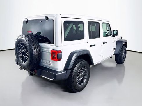 Used 2025 Jeep Wrangler Sport S image 7