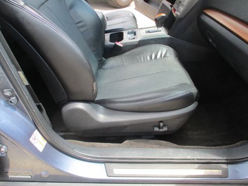Used 2013 Subaru Outback 2.5i Limited AWD/4WD image 15