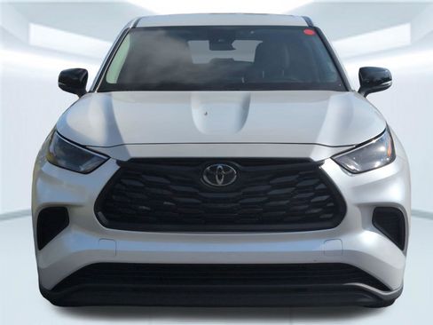 Used 2023 Toyota Highlander L FWD image 17