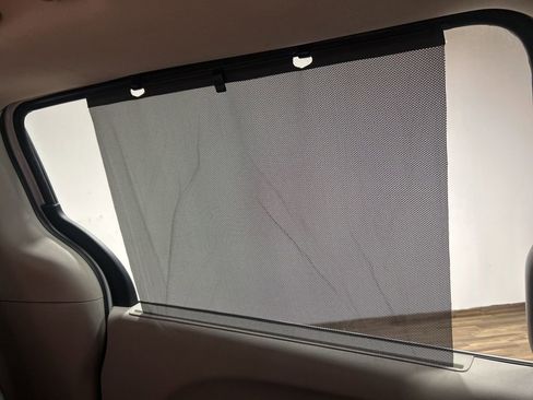Certified 2023 Chrysler Pacifica Touring-L FWD image 36