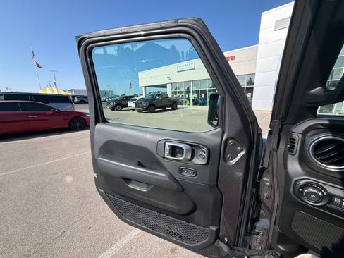 Used 2021 Jeep Wrangler Unlimited Rubicon w/ Dual Top Group AWD/4WD image 12