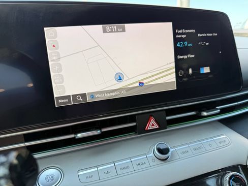 Used 2024 Hyundai Elantra Limited FWD image 21