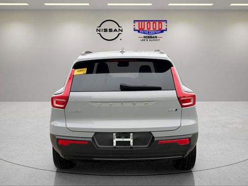 Used 2024 Volvo XC40 B5 Plus AWD/4WD image 3