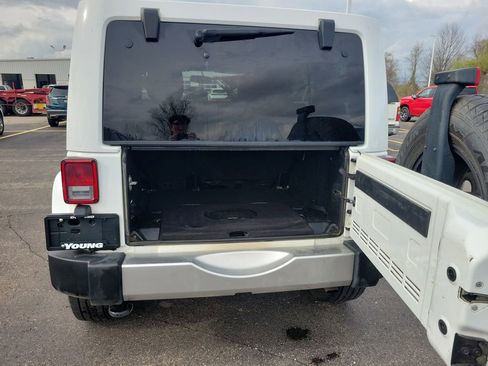 Used 2018 Jeep Wrangler Unlimited Sahara image 28