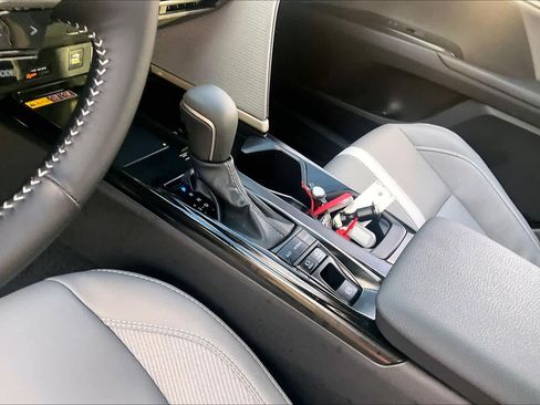 Used 2026 Toyota Camry SE w/ Convenience Package FWD image 16