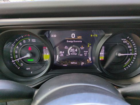 Used 2025 Jeep Wrangler Unlimited Sahara AWD/4WD image 17