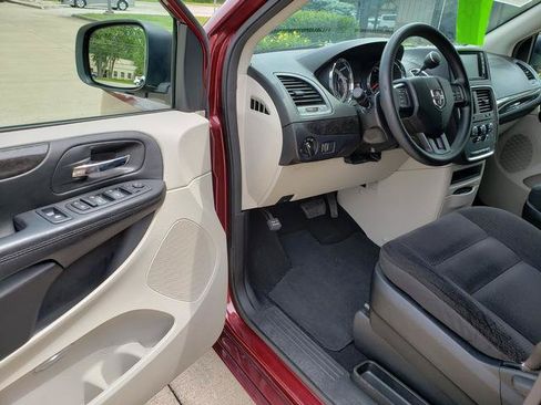 Used 2018 Dodge Grand Caravan SE w/ UConnect Hands-Free Group FWD image 10