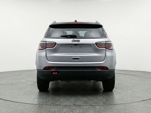 Used 2025 Jeep Compass Trailhawk image 7