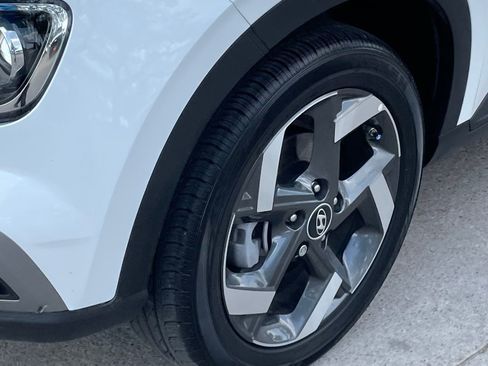 Used 2025 Hyundai Venue SEL FWD image 8