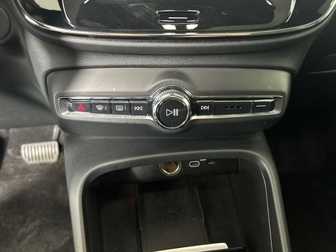 Used 2023 Volvo C40 P8 Recharge Plus AWD/4WD image 19