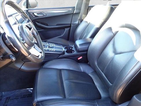 Used 2017 Porsche Macan Turbo image 14