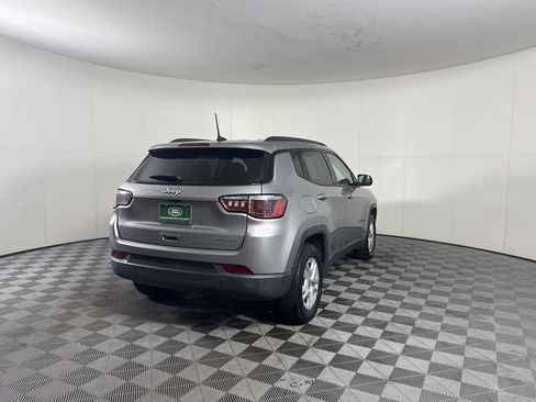 Used 2018 Jeep Compass Sport w/ Tech Group FWD image 9