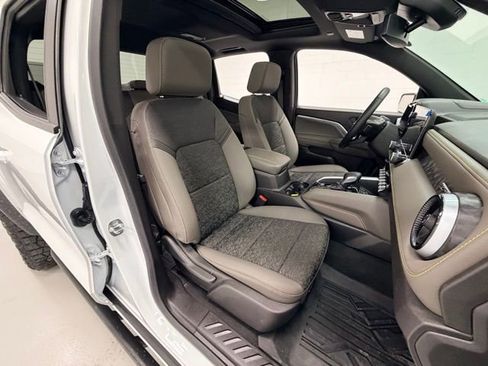 Certified 2024 Chevrolet Colorado ZR2 w/ Technology Package image 32