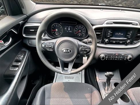 Used 2017 Kia Sorento AWD image 5