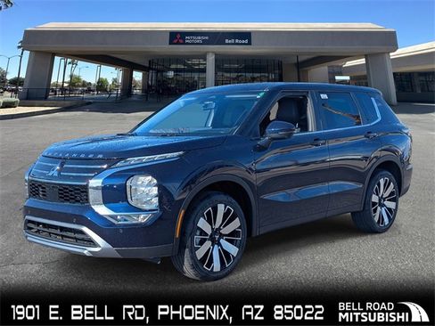 New 2025 Mitsubishi Outlander SE image 1