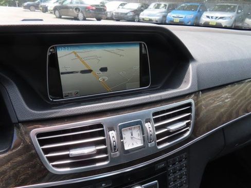 Used 2014 Mercedes-Benz E 350 4MATIC Sedan image 23