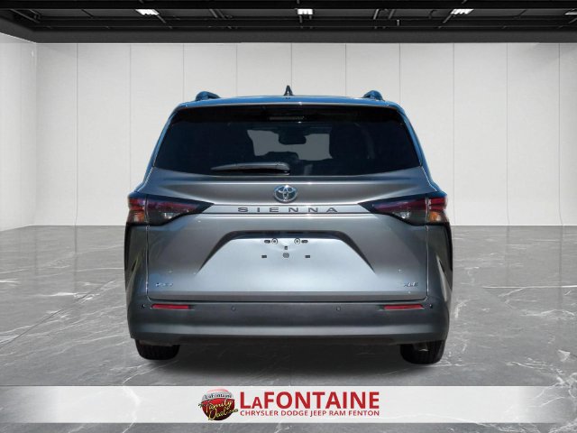 Used 2026 Toyota Sienna XLE FWD image 4
