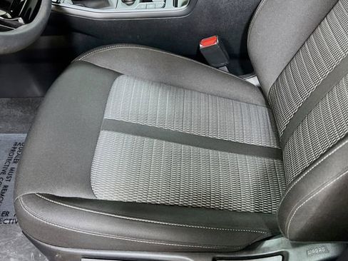 Certified 2025 Kia Sorento LX image 18