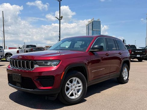Used 2024 Jeep Grand Cherokee Laredo AWD/4WD image 13