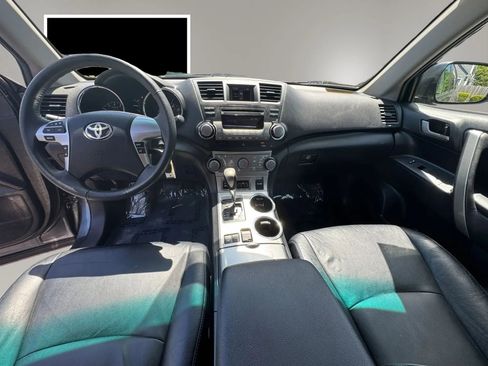 Used 2011 Toyota Highlander SE w/ Tow Pkg AWD/4WD image 12
