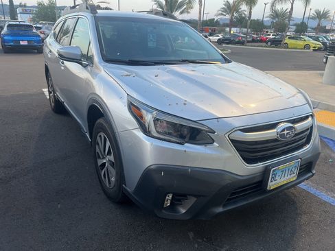 Used 2020 Subaru Outback Premium image 9