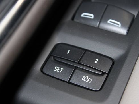 Used 2022 Chevrolet Tahoe LT w/ Luxury Package RWD image 43