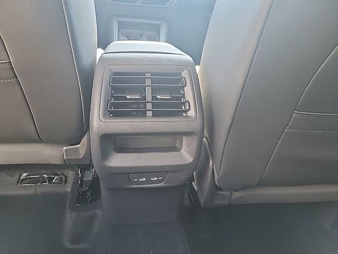 New 2025 Volkswagen Tiguan SE image 48