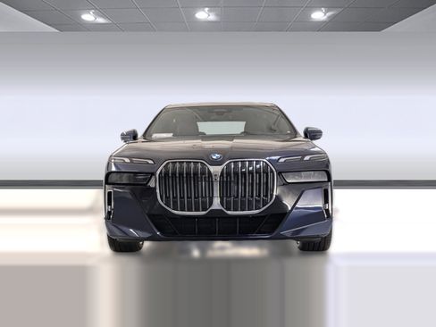 Certified 2023 BMW 740i w/ Parking Assistance Package RWD image 6