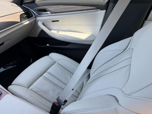 Used 2022 BMW M550i xDrive AWD/4WD image 20