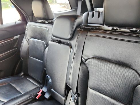 Used 2019 Ford Explorer Limited w/ Class III Trailer Tow Package FWD image 11