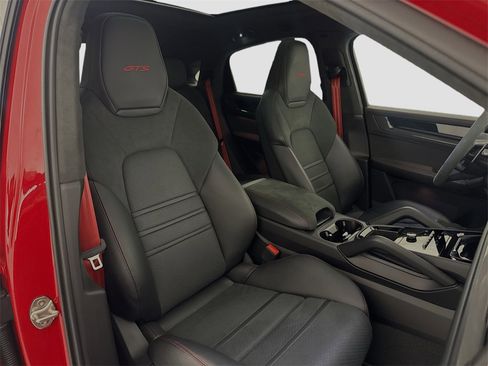 Used 2025 Porsche Cayenne GTS image 32