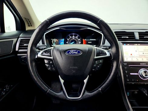 Used 2019 Ford Fusion Titanium image 18