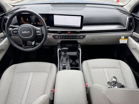 Used 2025 Kia Sorento S image 14