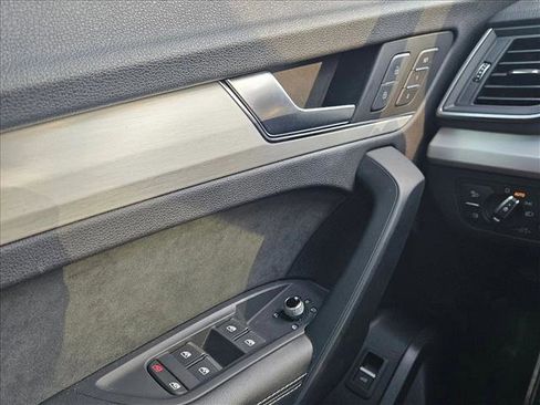 Used 2018 Audi SQ5 Prestige w/ Prestige Package image 23