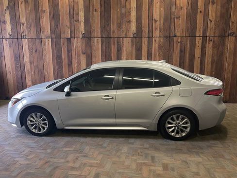 Used 2022 Toyota Corolla LE w/ LE Convenience Package FWD image 4
