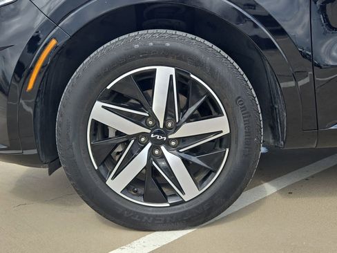 Certified 2023 Kia Sorento EX w/ Panoramic Sunroof Package image 12