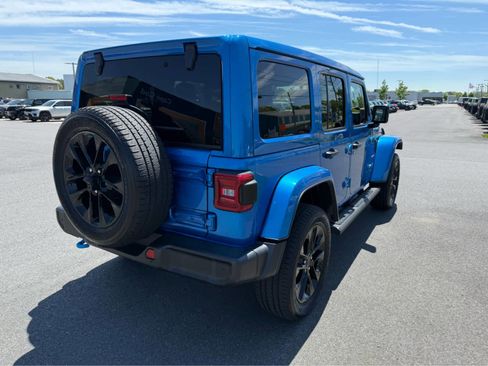 Used 2023 Jeep Wrangler Unlimited Sahara w/ Cold Weather Group AWD/4WD image 13