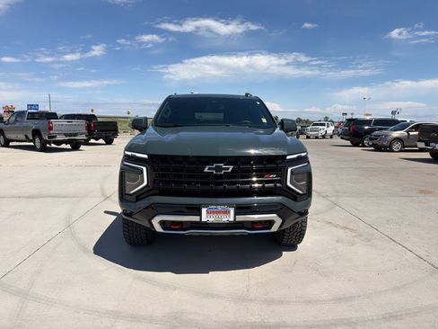 Used 2025 Chevrolet Suburban Z71 AWD/4WD image 9