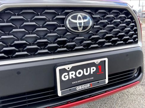 Used 2024 Toyota Corolla Cross XLE image 29